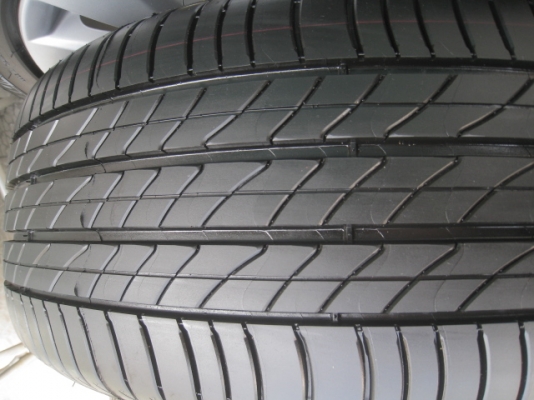 ขายล้อแม็กป้ายแดง Honda Accord G9 17"x7.5" et55 5รู114.3 + ยางปี13 สนใจติดต่อเล็กคลองสามครับ (081-3747940)