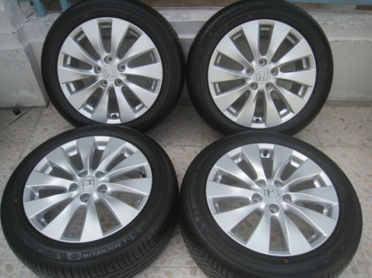 ขายล้อแม็กป้ายแดง Honda Accord G9 17"x7.5" et55 5รู114.3 + ยางปี13 สนใจติดต่อเล็กคลองสามครับ (081-3747940)