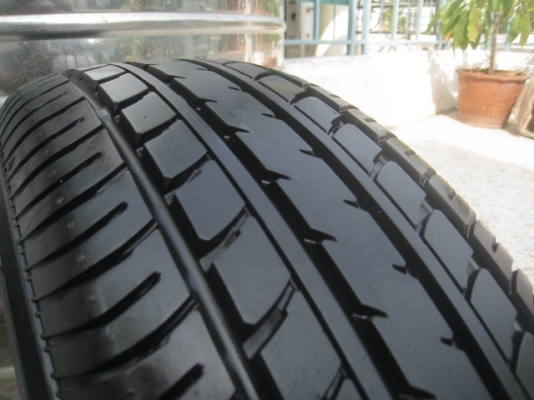 ขายยาง Yokohama db decibel e70 185/60r15 ยางผลิตสัปดาห์ที่ 28 ปี13  สนใจติดต่อเล็กคลองสามครับ (081-3747940)