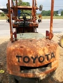 ขายรถตัก TOYOTA  2SG10  ( 2ตัน)  รถเก่านอกมีเอกสารแจ้งจำหน่าย สภาพพร้อมใช้งาน