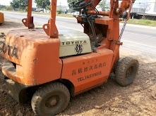 ขายรถตัก TOYOTA  2SG10  ( 2ตัน)  รถเก่านอกมีเอกสารแจ้งจำหน่าย สภาพพร้อมใช้งาน