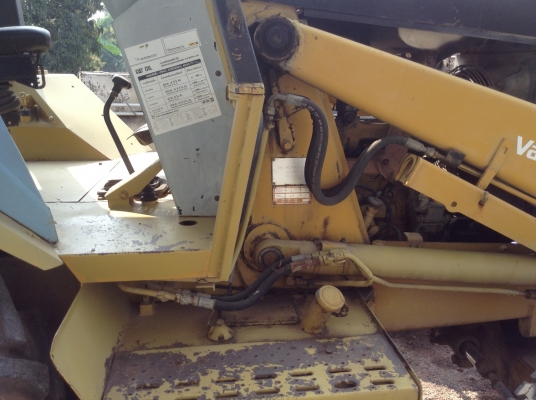 รถตักหน้าขุดหลัง JCB CAT 428B พวงมาลัยเพาเวอร์ ขนาด 1 เพลา สภาพพร้อมใช้งาน 420,000