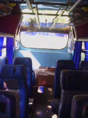 รถบัสชั้นครึ่ง52ที่นั่ง