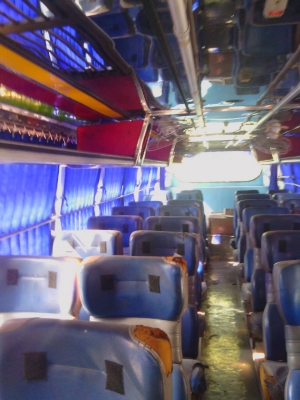 รถบัสชั้นครึ่ง52ที่นั่ง