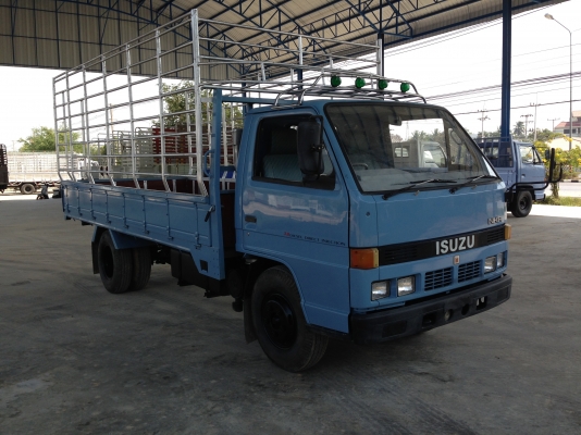ISUZU  NKR  6 ล้อเล็ก ปี 2539 เกียร์สั้น เครื่อง 110 แรง ยาว 4.30 ม.