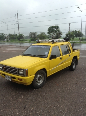รถยก. MITSUBISHI L200 CYCLONE 4 ประตู เครื่อง2500. เทอโบว์ พวงมาลัยเพาเวอร์ ยางเพิ่งเปลี่ยนมาใหม่ แอร์เย็น เครื่องเสียงครบ สภาพพร้อมใช้งาน 120,000