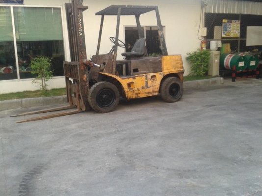 ขายรถยกโฟร์คลิฟท์ TOYOTA 3.5 ตัน (เครื่อง,เกียร์ดี ) ดีเซล ขายรถยกโฟร์คลิฟท์ TOYOTA 3.5 ตัน (เครื่อง,เกียร์ดี ) ดีเซล