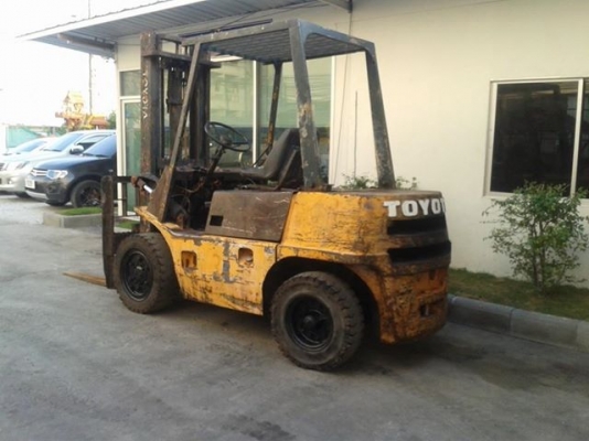 ขายรถยกโฟร์คลิฟท์ TOYOTA 3.5 ตัน (เครื่อง,เกียร์ดี ) ดีเซล