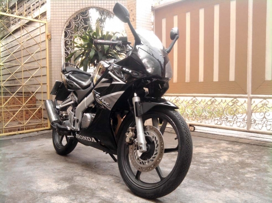 ขออนุญาติขาย HONDA CBR 150 ลายไฟ สตา์ร์ทมือ โอนให้ฟรีครับ