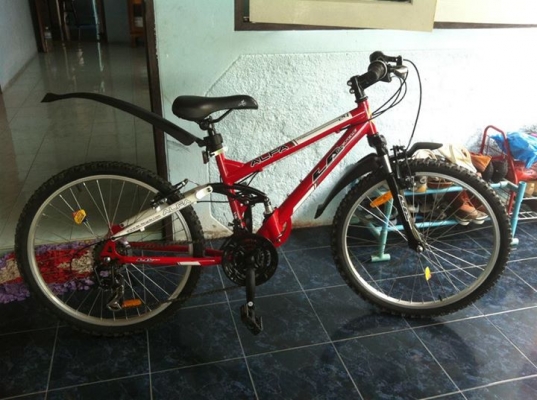 (ขายไปแล้วครับ ขอขอบคุณ คุณชวลิต ที่ขับรถจากมีนบุรี มารับรถถึงหน้าตลาดทะเลไทย จ.สมุทรสงคราม เป็นอย่างสูงครับ) จักรยาน LA เสือภูเขา 24 นิ้ว