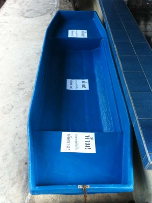 (ขายไปแล้วครับ ขอขอบคุณ คุณประเสริฐ ที่มารับเรือถึงบ้าน เป็นอย่างสูงครับ) เรือไฟเบอร์ อย่างหนา ยาว 10 ฟุต(3 เมตร) แถม พาย 1 อัน ซื้อมาเมื่อปี 53 ที่น้ำท่วมใหญ่ แต่น้ำมาไม่ถึงบ้าน ก็เลยไม่ได้ใช้