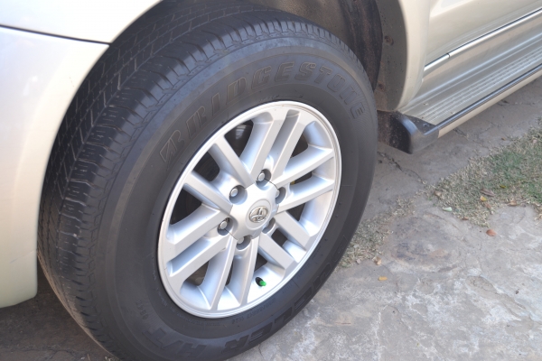 ขายแม็กพร้อมยาง vigo 17"   ปี 12 จ้า