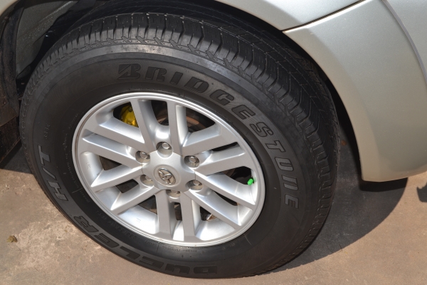 ขายแม็กพร้อมยาง vigo 17"   ปี 12 จ้า