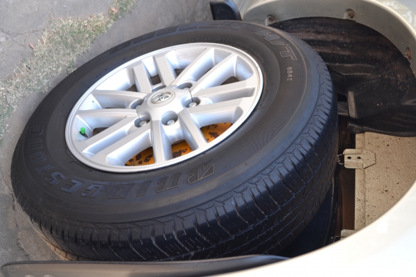 ขายแม็กพร้อมยาง vigo 17"   ปี 12 จ้า