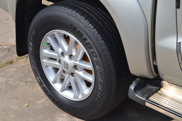 ขายแม็กพร้อมยาง vigo 17"   ปี 12 จ้า