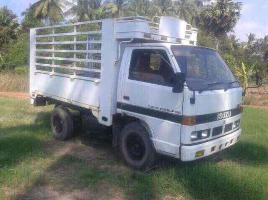 ขายรถบรรทุก Isuzu เครื่อง 75 แรง หัวไฟฟ้าลงเล่มแล้ว แอร์พร้อม เพลาลอย กระบะเปิดข้างได้