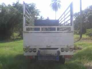 ขายรถบรรทุก Isuzu เครื่อง 75 แรง หัวไฟฟ้าลงเล่มแล้ว แอร์พร้อม เพลาลอย กระบะเปิดข้างได้