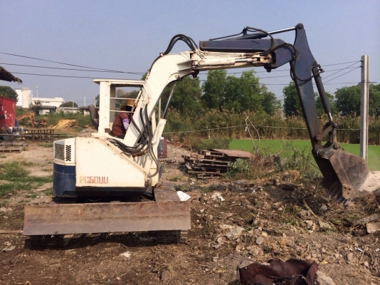 ขายรถแมคโครPC50UUสภาพพร้อมใช้ สนใจติดต่อบอย 085-156-2314