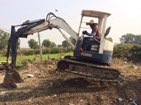 ขายรถแมคโครPC50UUสภาพพร้อมใช้ สนใจติดต่อบอย 085-156-2314