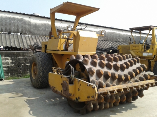 รถบดล้อหนามหุ้มเรียบ