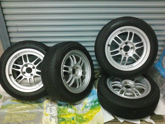 ขายด่วน ล้อแม็กซ์ พร้อมยางใหม่ ๆ ทั้งชุด ขอบ15