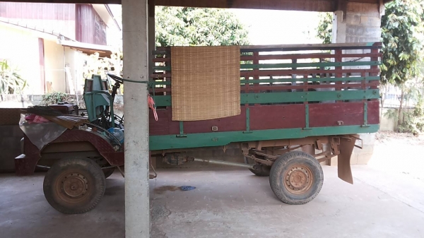 **79,000 บ.ต่อรอง**ขายแต๋น4ล้อ KUBOTA ET11แรง เครื่องแน่นดี ติดง่าย ช่วงล่างเดิม คัสซีหน้า4 คัสซีดี เกียร์ดี มีสโลวกลาง กระบะพื้นไม้คอกไม้ สภาพดีไม่ผุ ยาว2.0ม.ยางดี4เส้น บรรทุก 4ตัน สภาพพร้อมใช้ พร้อมลุยงาน ทะเบียนขาด เอกสารเล่มทะเบียนครบ ราคาต่อรองได้เด้