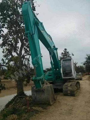 รถแบคโฮ ยี่ห้อ KOBELCO รุ่น SK200 MARK5