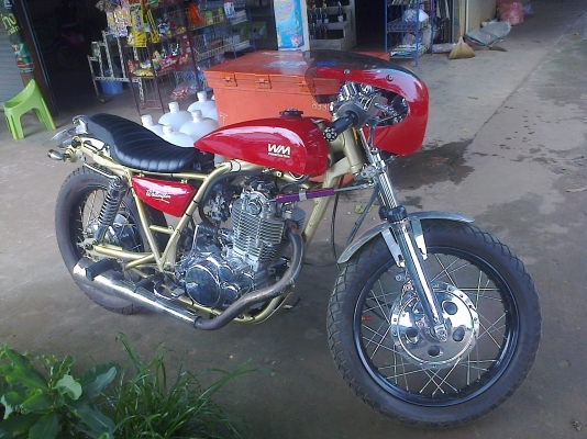 ขาย sr 400  มาก่อนได้ก่อนคับ