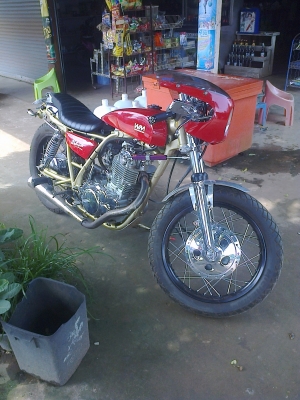 ขาย sr 400  มาก่อนได้ก่อนคับ
