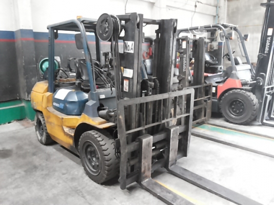 รถฟอร์คลิฟท์ 3.5ตัน Toyota รุ่น: 02-7FG35 ซีเรียล:A71GK40-30348 ปี:2003