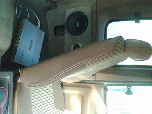 หกล้อ HINO FD รถปี 46 เครื่องดีเซล 202 แรงม้า 6 สูบ เทอร์โบ ชอบราคาเท่าไรต่อรองได้ครับ