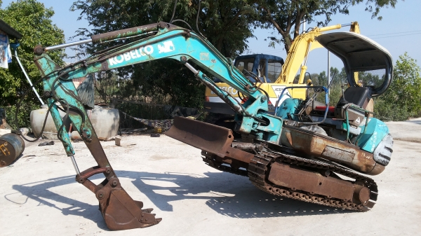 ขายด่วนรถเเม็คโครโกเบโก้SK030 รุ่นใหม่รถนำเข้าเก่าญี่ปุ่นไม่เคยใช้ในไทยเลย