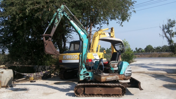 ขายด่วนรถเเม็คโครโกเบโก้SK030 รุ่นใหม่รถนำเข้าเก่าญี่ปุ่นไม่เคยใช้ในไทยเลย