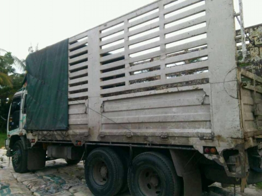 รถอีซูซุ 10 ล้อ รั้ว FVM 195 แรงม้า. ปี 38 สนใจติดต่อ 081 - 6079515 รถอีซูซุ 10 ล้อ รั้ว FVM 195 แรงม้า. ปี 38 สนใจติดต่อ 081 - 6079515