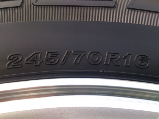 ขายแม๊ก เชฟโรเลต ถอดป้ายแดงพร้อมยาง บริสโตน 245/70R16 ยางสัปดาห์ที่37 ปี13 ตุ่มหน้ายางอยู่ครบทุกเส้น (สภาพใหม่มาก) จำนวน 1 ชุด