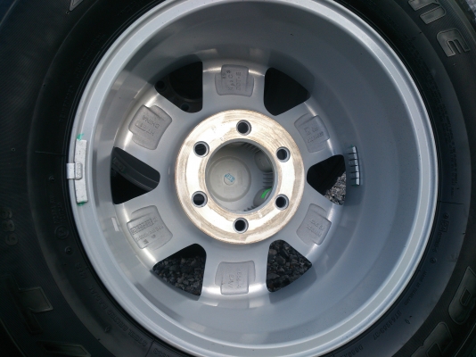 ขายแม๊ก เชฟโรเลต ถอดป้ายแดงพร้อมยาง บริสโตน 245/70R16 ยางสัปดาห์ที่37 ปี13 ตุ่มหน้ายางอยู่ครบทุกเส้น (สภาพใหม่มาก) จำนวน 1 ชุด