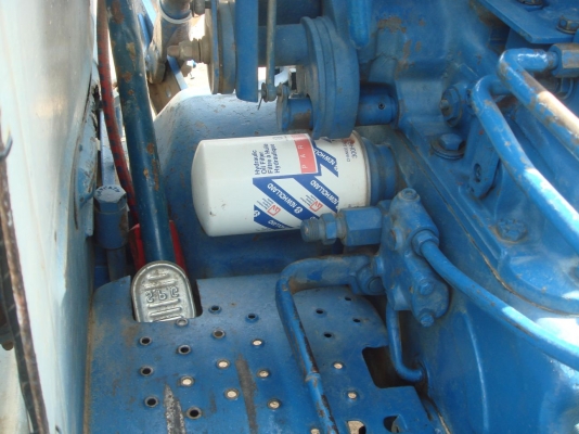 ขายรถไถฟอร์ด 6600 เสื้อลาย สภาพดี เจ้าของขายเอง (รถบ้านแท้ ๆ )ใช้งานทุกวัน