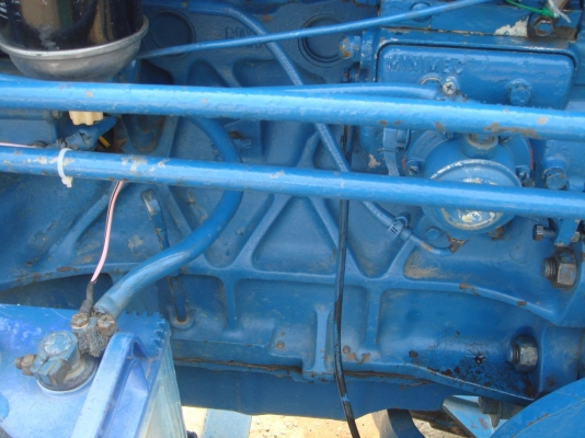 ขายรถไถฟอร์ด 6600 เสื้อลาย สภาพดี เจ้าของขายเอง (รถบ้านแท้ ๆ )ใช้งานทุกวัน