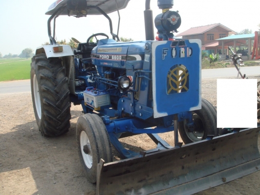 ขายรถไถฟอร์ด 6600 เสื้อลาย สภาพดี เจ้าของขายเอง (รถบ้านแท้ ๆ )ใช้งานทุกวัน