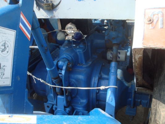 ขายรถไถฟอร์ด 6600 เสื้อลาย สภาพดี เจ้าของขายเอง (รถบ้านแท้ ๆ )ใช้งานทุกวัน