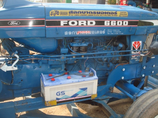 ขายรถไถฟอร์ด 6600 เสื้อลาย สภาพดี เจ้าของขายเอง (รถบ้านแท้ ๆ )ใช้งานทุกวัน