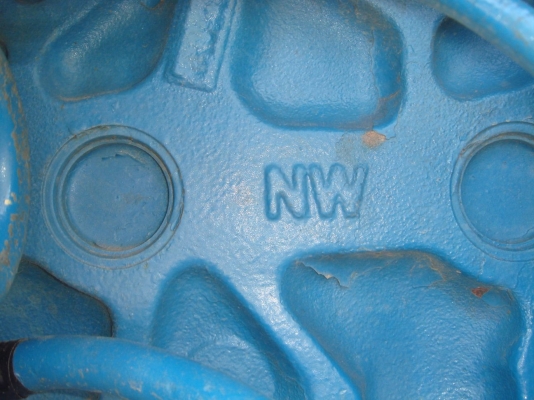 ขายรถไถฟอร์ด 6600 เสื้อลาย สภาพดี เจ้าของขายเอง (รถบ้านแท้ ๆ )ใช้งานทุกวัน