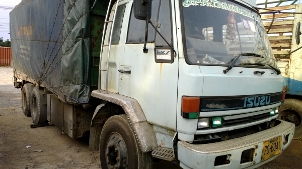 (มี2คัน)10ล้อเพลาเดียวISUZU 195 แรง สภาพยังดี วิ่งงานอยู่.คัสซีสวย เครื่องดี...เล่มพร้อม..