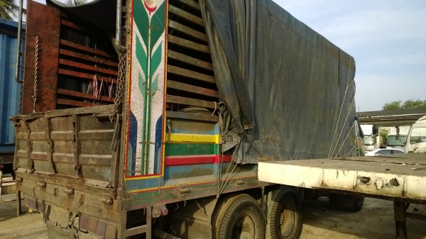 (มี2คัน)10ล้อเพลาเดียวISUZU 195 แรง สภาพยังดี วิ่งงานอยู่.คัสซีสวย เครื่องดี...เล่มพร้อม.. (มี2คัน)10ล้อเพลาเดียวISUZU 195 แรง สภาพยังดี วิ่งงานอยู่.คัสซีสวย เครื่องดี...เล่มพร้อม..