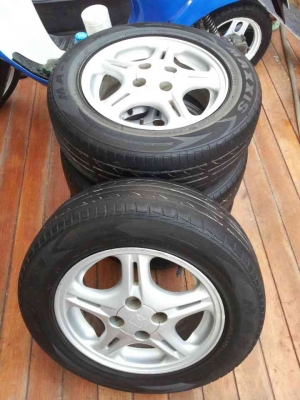 ขายแม็กพร้อมยาง ขอบ14" 185/65/R14 ขอขายที่2400 บาทครับ