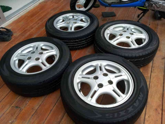 ขายแม็กพร้อมยาง ขอบ14" 185/65/R14 ขอขายที่2400 บาทครับ