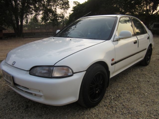 Civic เตารีด4Door สีขาว ปี93 เกียร์Auto เครื่อง1.6หัวฉีด แก๊สLPGระบบหัวฉีด ราคาเท่ารถมอไซค์