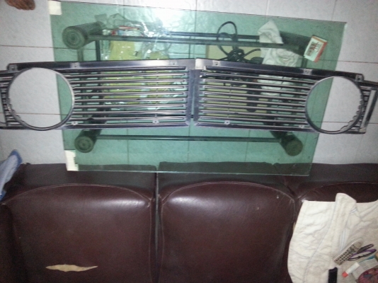 ขายกระจังหน้า BMW E21 ไฟดวงเดียว พร้้อมไฟหน้า