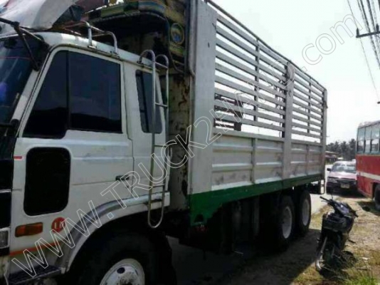 รถบรรทุก 10 ล้อ ยี่ห้อ NISSAN