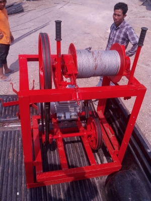 ขายลิฟท์ ยกของขึ้นตึกสูงที่เเขวนกระป๋องพร้อมมอเตอร์ 3 HP